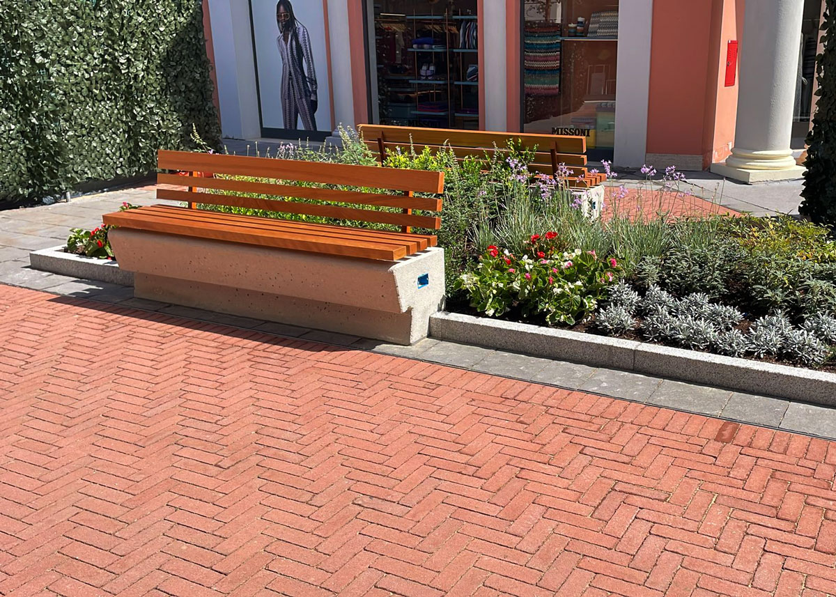 Betonella Estense pavimentazione aree commerciali Outlet Castel Romano