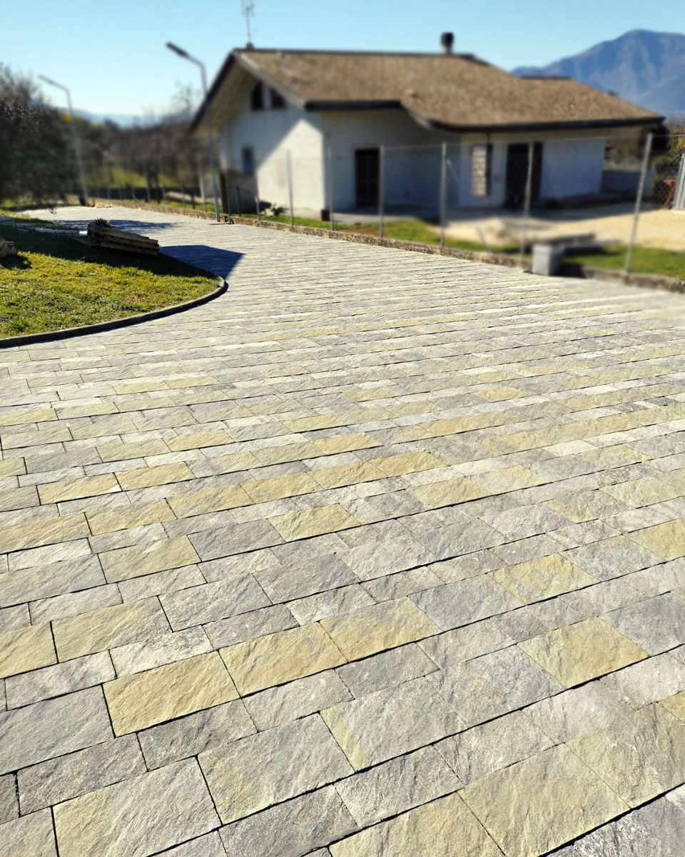 Platea colore trachite pavimentazione cortile casa
