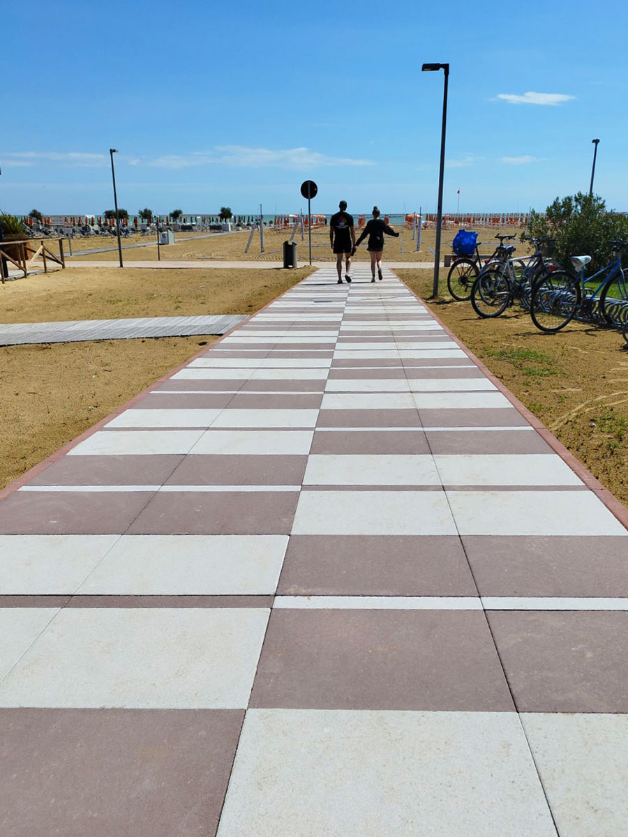 Masegno listone vialetto-pedonale ingresso spiaggia lungomare Bibione