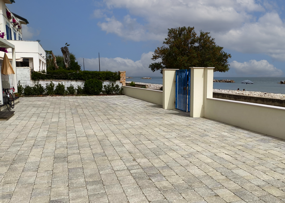 Vecchio Concio - Pavimentazione cortile abitazione privata - casa al mare